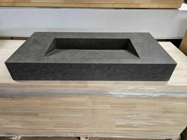 Vasque suspendu en grs gris mono pente