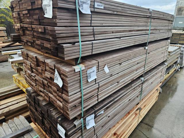 Lame stri�e en pin impr�gn� marron classe 4