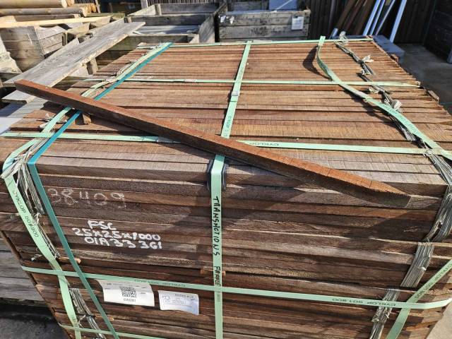 Piquets d'implantation BOIS EXOTIQUE DUR