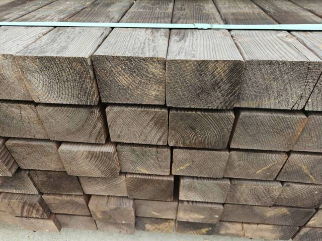 Chevron/madrier rabot� en pin marron 68x90 mm