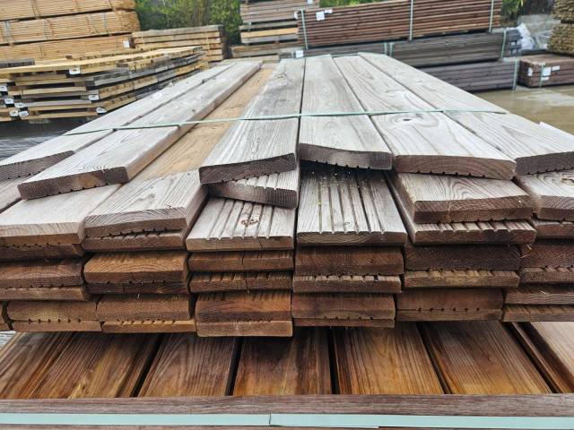 Margelle en pin � couper 28x145 mm