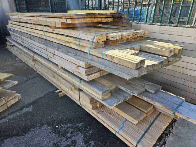lots 8 planches 32 x 200 x 6m40